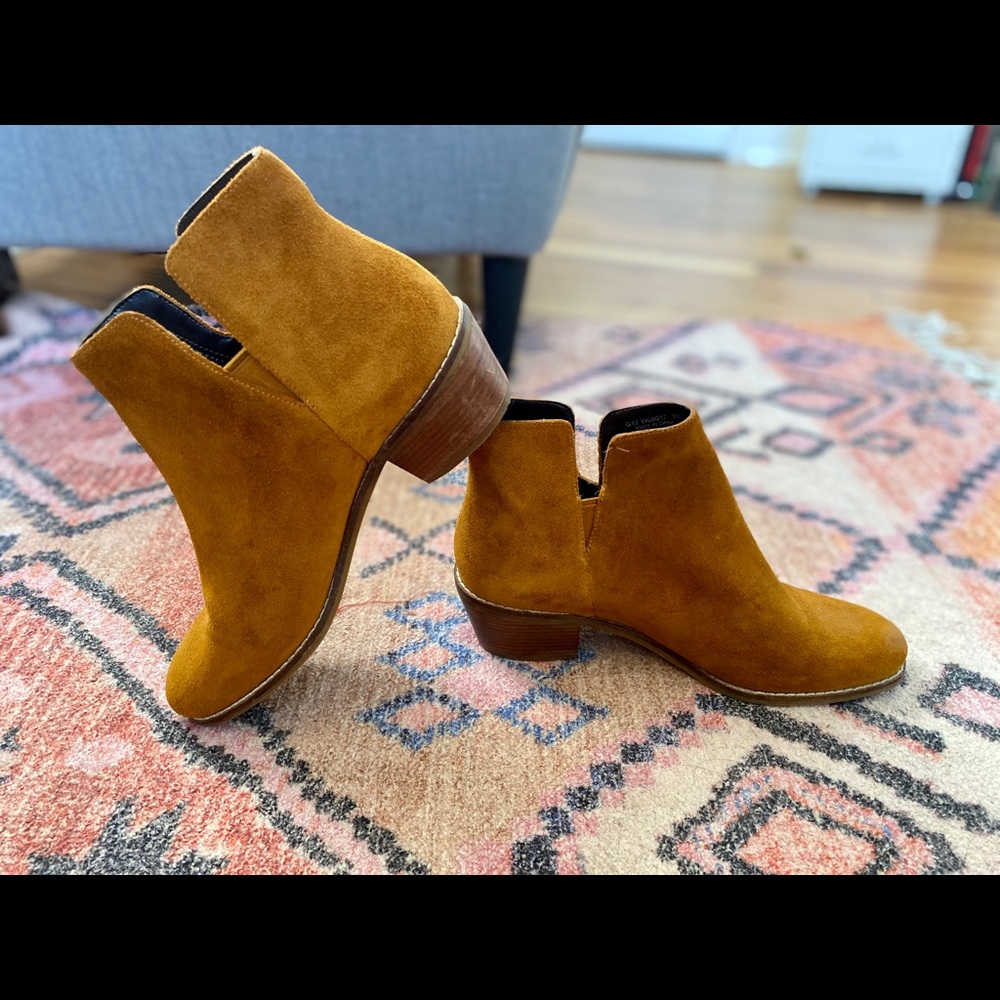 EUC Cole Haan booties size 7